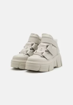 Steve Madden Trimmers - Sneakers Hoog - Bone -Winkel voor modeartikelen 01071c27b3f0436aa55eb219b83fbf43 scaled