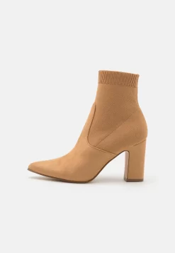Steve Madden Research - Korte Laarzen - Camel