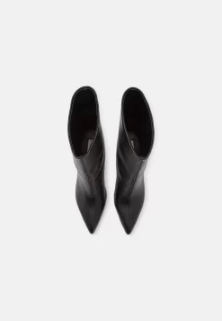 Steve Madden Lyricals - Korte Laarzen - Black -Winkel voor modeartikelen 38b846bf3e9d48879007ffa27b9795fe scaled