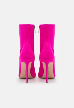 Steve Madden Vanya - Korte Laarzen - Bright Fuchsia 13 Steve Madden Vanya - Korte Laarzen - Bright Fuchsia -Winkel voor modeartikelen 4781706f1cf042c69e897e142994d690 scaled