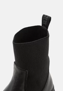 Steve Madden Jzelda - Korte Laarzen - Black 11 Steve Madden Jzelda - Korte Laarzen - Black -Winkel voor modeartikelen 4924ba0aae9143abb0b1e0152a298b7b scaled