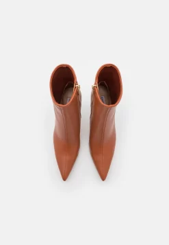 Steve Madden Iyanna - Enkellaarsjes Met Hoge Hak - Caramel 11 Steve Madden Iyanna - Enkellaarsjes Met Hoge Hak - Caramel -Winkel voor modeartikelen 55b5ac993eef41309ce09ff541627bf8 scaled
