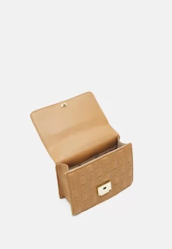 Steve Madden Bamara - Schoudertas - Camel -Winkel voor modeartikelen 61384c0effcf41989b7676d97300a78e scaled