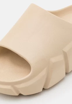 Steve Madden Charge - Badslippers - Sand -Winkel voor modeartikelen 6e5f44296a304fc3856df91914a9ea0e scaled