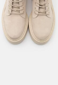 Steve Madden Skylar - Enkellaarsjes Met Plateauzool - Beige 11 Steve Madden Skylar - Enkellaarsjes Met Plateauzool - Beige -Winkel voor modeartikelen 7b460939a2af4965915990a9e97a41be scaled