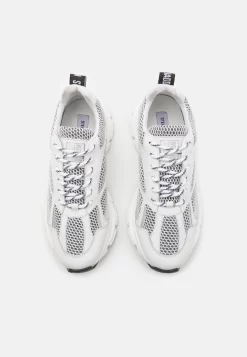 Steve Madden Prins - Sneakers Laag - White/Silver -Winkel voor modeartikelen 82398bf9640b4c86aeccf7a6a50a21bf scaled