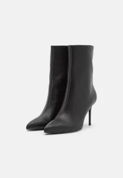 Steve Madden Lyricals - Korte Laarzen - Black -Winkel voor modeartikelen 89a3c04a3a714e1799cb283fb8d8f915 scaled