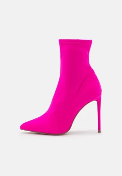 Steve Madden Vanya - Korte Laarzen - Bright Fuchsia 10 Steve Madden Vanya - Korte Laarzen - Bright Fuchsia -Winkel voor modeartikelen 8c71f96311f3486cbb4a3412330699b6 scaled