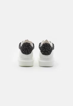 Steve Madden Frosting - Sneakers Laag - White/Black -Winkel voor modeartikelen b3b77c4066ba4276a8d7d8130678ce5a scaled