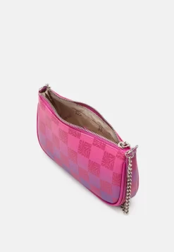 Steve Madden Burgento Set - Schoudertas - Pink Magenta 7 Steve Madden Burgento Set - Schoudertas - Pink Magenta -Winkel voor modeartikelen cfe79c272c154304a286926f0f9f8e3a scaled