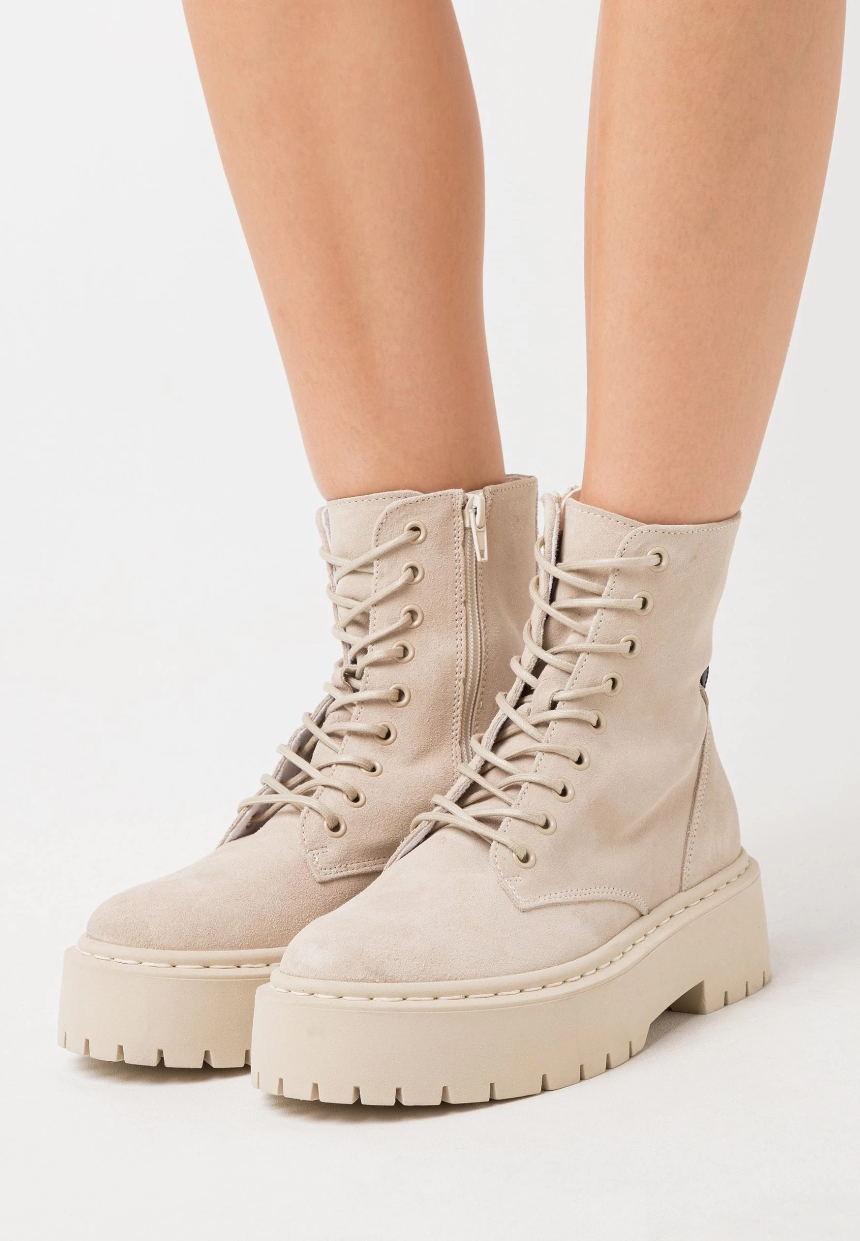 Steve Madden Skylar - Enkellaarsjes Met Plateauzool - Beige 1 Steve Madden Skylar - Enkellaarsjes Met Plateauzool - Beige